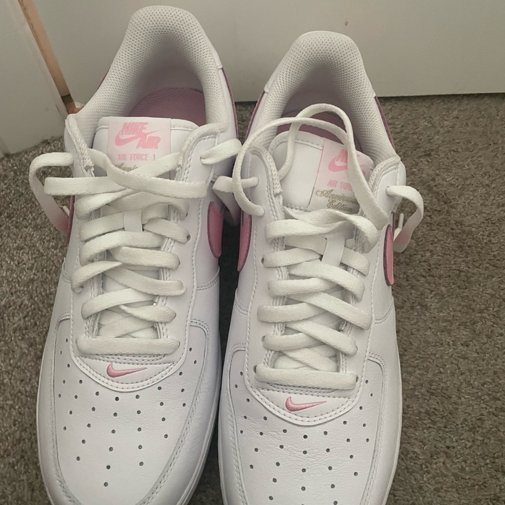 Nike Men's Athletic Shoes - White with Pink Accents